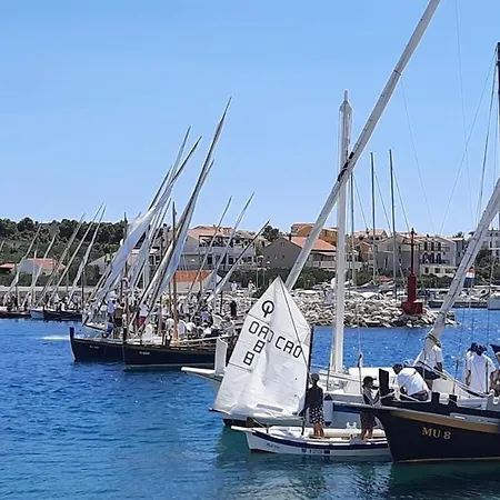 Garden , Homeandsail Jezera