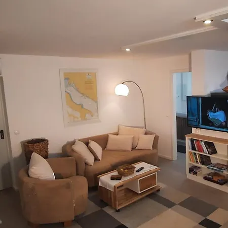 Garden , Homeandsail Apartamento Jezera