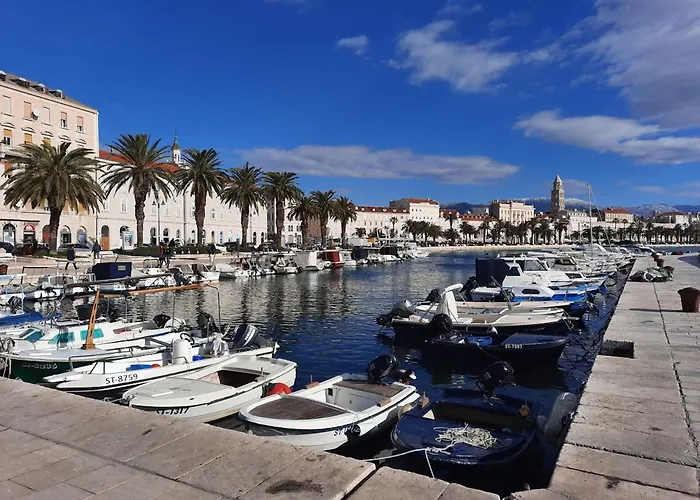 Garden , Homeandsail Apartamento Jezera