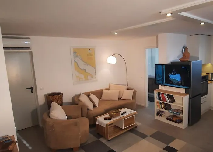 Garden , Homeandsail Apartment Jezera