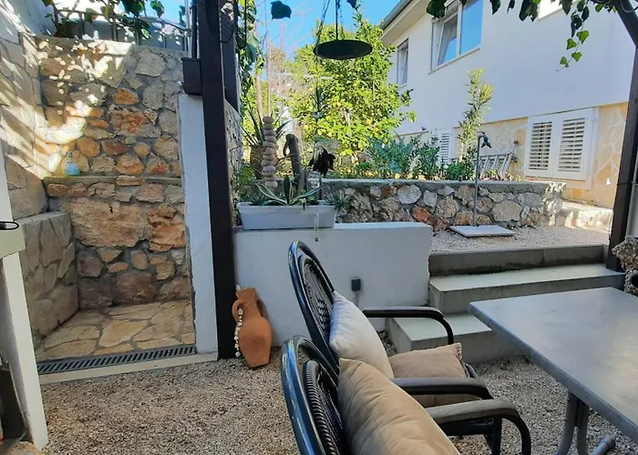 Garden , Homeandsail Apartment Jezera